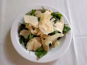 RUCULA Y PARMESANO