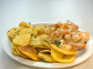 SALMON A LA CREMA LANGOSTINOS
