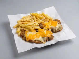 Mila ched huevo frito c / fritas y pan