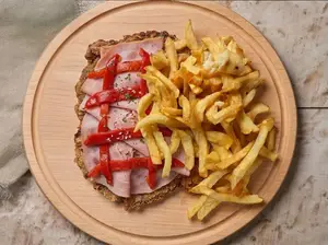 Milanesa (2) jamon y morron , fritas y pan