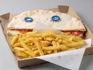 Sándwich milanesanapo,fritas