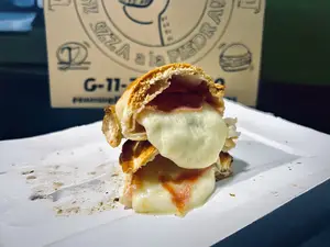 Empanada de jamón y queso