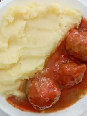 Albondigas Con Guarnición