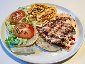 Sánguche de pollo deshuesado