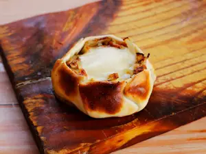 Empanada de cebolla y queso