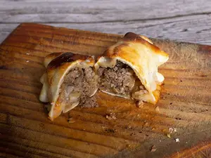 Empanada de cheeseburguer
