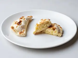 Empanada de cebolla y queso