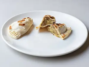 Empanada de roquefort, apio y nueces