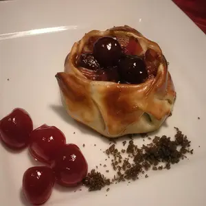 Canasta con cereza glaseada