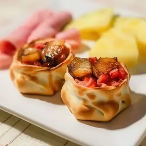 Canasta con jamón y ananá