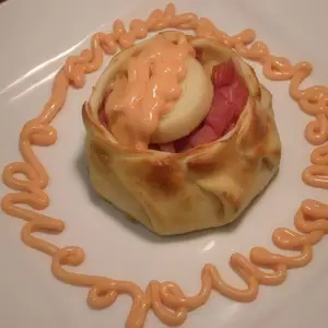 Canasta con jamón y palmitos