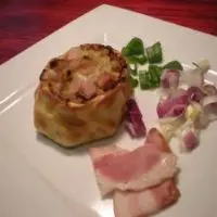 Canasta con panceta al verdeo