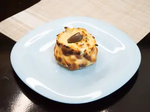 Canasta con pollo y champignones