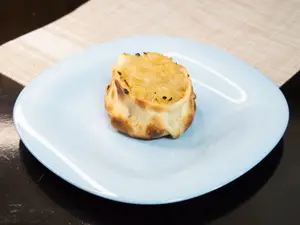 Canasta con queso y cebolla
