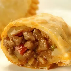 Empanada de carne cortada a cuchillo frita