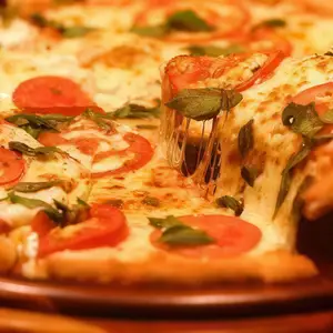 Pizza napolitana con jamón
