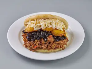 Arepa frita de pabellon
