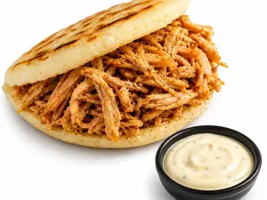 Arepa frita de pollo