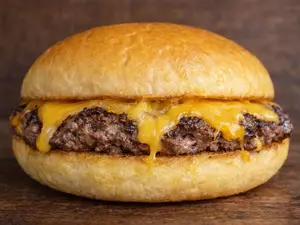Cheeseburger + fritas