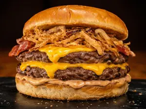 Hamburguesa crispyx2 + fritas