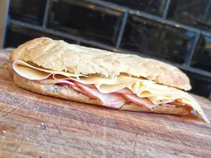 Sandwich Ciabatta Lomo/Queso