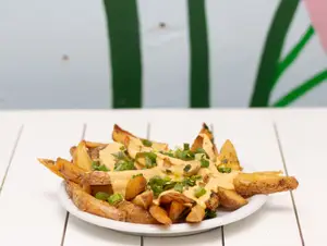 Papas Con Cheddar Y Verdeo