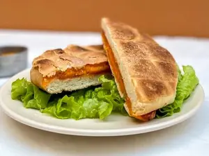 Tostado arabe jamon y cheddar