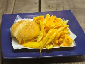Hamb c/ cheddar + fritas c/ ch