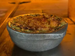 Cazuela de salmón y espinacas