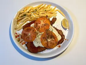 Milanga de pollo napolitana