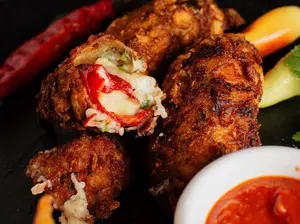 Jalapeños apanados rellenos