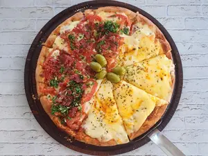Mitad calabreza,mitad 4 quesos