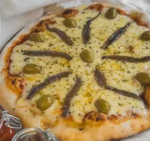 Pizza Muzzarella Con Anchoas