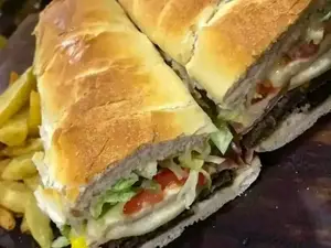 Sandwich De Milanesa Con Fritas