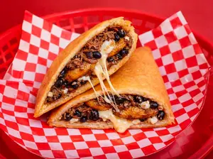 Empanada pabellon venezolano
