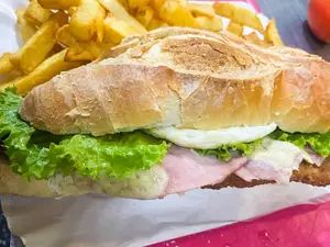 Sándwich de milanesa completo