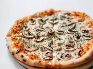 Pizza con champiñones