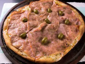 Pizza con jamón