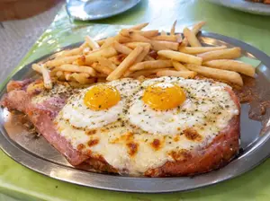 Milanesa napolitana a caballo