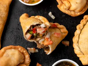 Empanada De Carne A Cuchillo