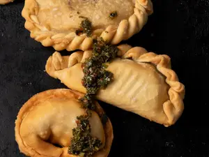 Empanada De Jamon Y Queso