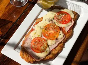 Milanesa Napo + Guarnición