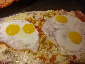 Suprema muzza con huevos fritos