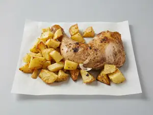 1 porc de pollo con pure o fri