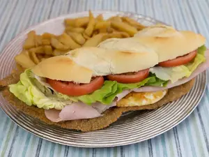 2 sand m comp fritas y huevo