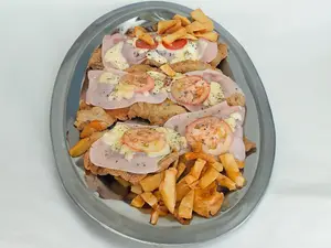 3 MILAS NAPO CON FRITAS