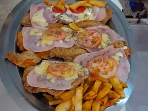 3 MILAS NAPO CON FRITAS