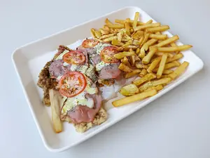 COMEN 4 SUPER NAPO CON FRITAS