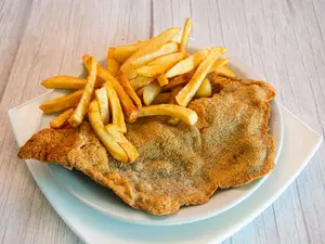 MILANESA DE POLLO CON FRITAS