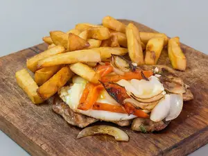 Milanesa De Pollo Napo Y Ensalada + Gas Chica